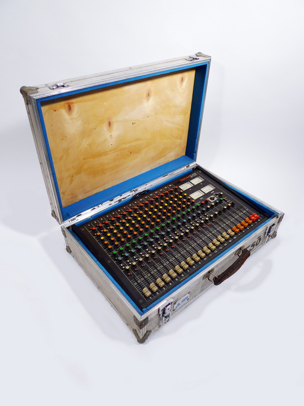 mesa mezclas flight case tascam 15x65x41 maleta 47x69x19 1u